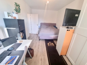 VERMIETET! Schick komplett renoviert! Gemütlich 2 Zimmerwohnung mit Balkon ruhig in Bad Homburg