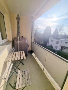 VERMIETET! Schick komplett renoviert! Gemütlich 2 Zimmerwohnung mit Balkon ruhig in Bad Homburg