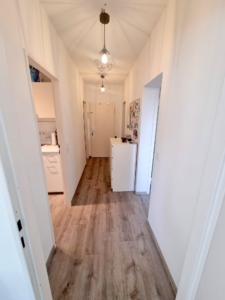 VERMIETET! Schick komplett renoviert! Gemütlich 2 Zimmerwohnung mit Balkon ruhig in Bad Homburg