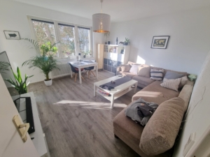 VERMIETET! Schick komplett renoviert! Gemütlich 2 Zimmerwohnung mit Balkon ruhig in Bad Homburg
