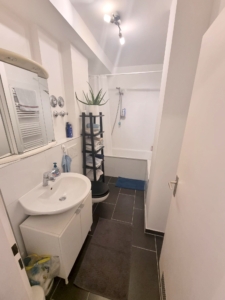 VERMIETET! Schick komplett renoviert! Gemütlich 2 Zimmerwohnung mit Balkon ruhig in Bad Homburg