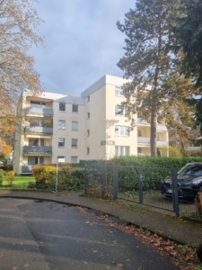 VERMIETET! Schick komplett renoviert! Gemütlich 2 Zimmerwohnung mit Balkon ruhig in Bad Homburg