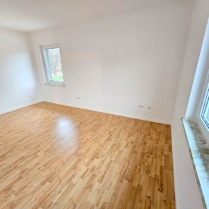 VERMIETET! Komplett neu renoviert! Tolle 4-Zimmerwohnung + große Sonnenterrasse – direkt am Stadtwald in Neu Isenburg
