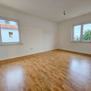 VERMIETET! Komplett neu renoviert! Tolle 4-Zimmerwohnung + große Sonnenterrasse – direkt am Stadtwald in Neu Isenburg