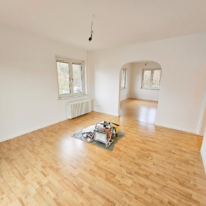 VERMIETET! Komplett neu renoviert! Tolle 4-Zimmerwohnung + große Sonnenterrasse – direkt am Stadtwald in Neu Isenburg