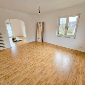 VERMIETET! Komplett neu renoviert! Tolle 4-Zimmerwohnung + große Sonnenterrasse – direkt am Stadtwald in Neu Isenburg