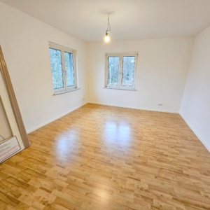 VERMIETET! Komplett neu renoviert! Tolle 4-Zimmerwohnung + große Sonnenterrasse – direkt am Stadtwald in Neu Isenburg