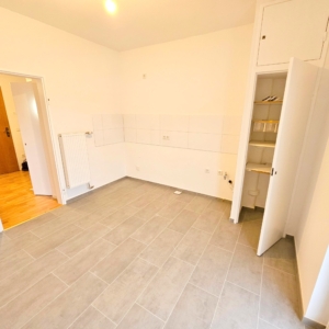 VERMIETET! Komplett neu renoviert! Tolle 4-Zimmerwohnung + große Sonnenterrasse – direkt am Stadtwald in Neu Isenburg