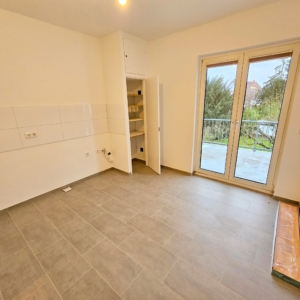 VERMIETET! Komplett neu renoviert! Tolle 4-Zimmerwohnung + große Sonnenterrasse – direkt am Stadtwald in Neu Isenburg