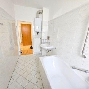 VERMIETET! Komplett neu renoviert! Tolle 4-Zimmerwohnung + große Sonnenterrasse – direkt am Stadtwald in Neu Isenburg