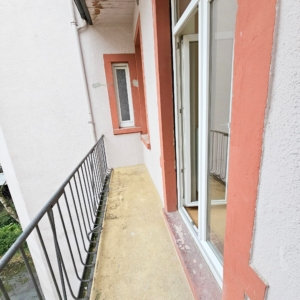 VERMIETET! Nagelneu saniert! Sonnige 3-Zimmer Altbauwohnung + 2 Balkone in bester Lage von Sachsenhausen