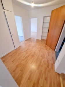VERMIETET! Komplett neu renoviert! Tolle 4-Zimmerwohnung + große Sonnenterrasse – direkt am Stadtwald in Neu Isenburg
