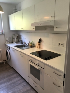 VERMIETET! Schick komplett renoviert! Gemütlich 2 Zimmerwohnung mit Balkon ruhig in Bad Homburg