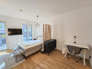 Möbliertes Wohnen auf Zeit! Neubau 2020 – Schick möbliertes 1-Zimmer Apartment mit Balkon & Parkettboden- zentrale Ostend Lage
