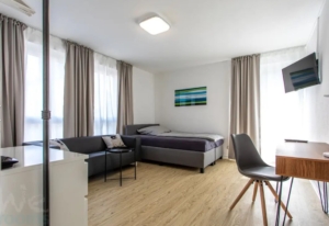 Möbliertes Wohnen auf Zeit! Sonniges und großes 1-Zimmer-Apartment mit Balkon – top Lage im Frankfurter Westend