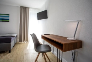 Möbliertes Wohnen auf Zeit! Sonniges und großes 1-Zimmer-Apartment mit Balkon – top Lage im Frankfurter Westend