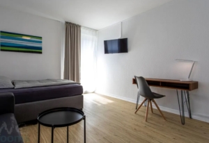 Möbliertes Wohnen auf Zeit! Sonniges und großes 1-Zimmer-Apartment mit Balkon – top Lage im Frankfurter Westend