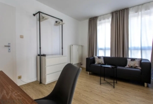 Möbliertes Wohnen auf Zeit! Sonniges und großes 1-Zimmer-Apartment mit Balkon – top Lage im Frankfurter Westend