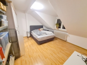 VERMIETET! Gemütliche 2-Zimmer DG-Wohnung (=2.OG) mit Dachterrasse – Top Lage Bornheim Nähe Parlamentsplatz