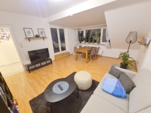 VERMIETET! Gemütliche 2-Zimmer DG-Wohnung (=2.OG) mit Dachterrasse – Top Lage Bornheim Nähe Parlamentsplatz