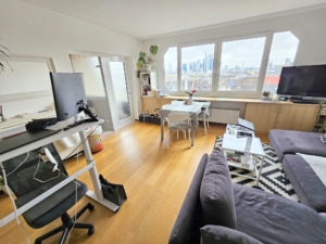 VERMIETET! WOW! TOP SKYLINEBLICK + POOL+SAUNA im Haus! Großes 1 Zimmer Apt. mit Balkon. – Sachsenhausen nahe Lokalbahnhof