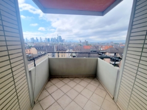 VERMIETET! WOW! TOP SKYLINEBLICK + POOL+SAUNA im Haus! Großes 1 Zimmer Apt. mit Balkon. – Sachsenhausen nahe Lokalbahnhof