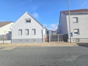 VERKAUFT! Perfekt für die Familie! Einfamilienhaus mit großem Garten – mitten in Schöneck/Büdesheim