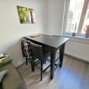 VERMIETET! Schick + gemütlich! 2- Zimmerwohnung inkl. EBK und mit Wintergarten zentral in Niederrad