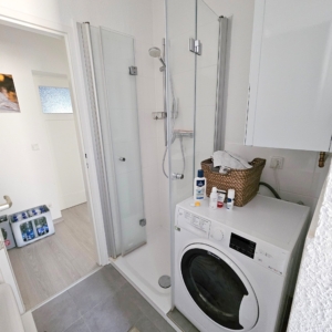 VERMIETET! Schick + gemütlich! 2- Zimmerwohnung inkl. EBK und mit Wintergarten zentral in Niederrad