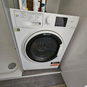 VERMIETET! Schick + gemütlich! 2- Zimmerwohnung inkl. EBK und mit Wintergarten zentral in Niederrad