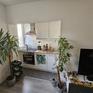 VERMIETET! Schick + gemütlich! 2- Zimmerwohnung inkl. EBK und mit Wintergarten zentral in Niederrad