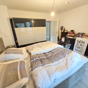 VERMIETET! Schick + gemütlich! 2- Zimmerwohnung inkl. EBK und mit Wintergarten zentral in Niederrad