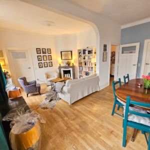 VERMIETET! WOW! Altbaucharme in Top Lage! Große 3 Zimmerwohnung mit Parkett, Kamin und Balkon in Sachsenhausen