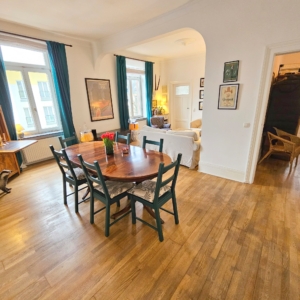 VERMIETET! WOW! Altbaucharme in Top Lage! Große 3 Zimmerwohnung mit Parkett, Kamin und Balkon in Sachsenhausen