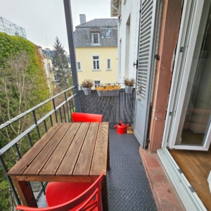VERMIETET! WOW! Altbaucharme in Top Lage! Große 3 Zimmerwohnung mit Parkett, Kamin und Balkon in Sachsenhausen