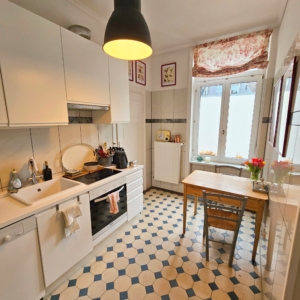 VERMIETET! WOW! Altbaucharme in Top Lage! Große 3 Zimmerwohnung mit Parkett, Kamin und Balkon in Sachsenhausen