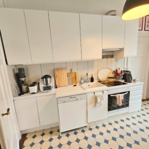 VERMIETET! WOW! Altbaucharme in Top Lage! Große 3 Zimmerwohnung mit Parkett, Kamin und Balkon in Sachsenhausen
