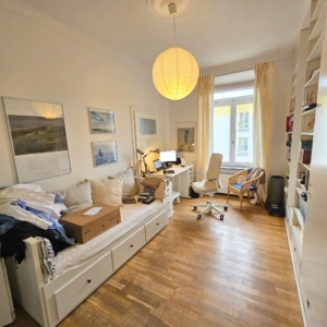 VERMIETET! WOW! Altbaucharme in Top Lage! Große 3 Zimmerwohnung mit Parkett, Kamin und Balkon in Sachsenhausen