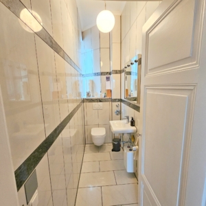 VERMIETET! WOW! Altbaucharme in Top Lage! Große 3 Zimmerwohnung mit Parkett, Kamin und Balkon in Sachsenhausen