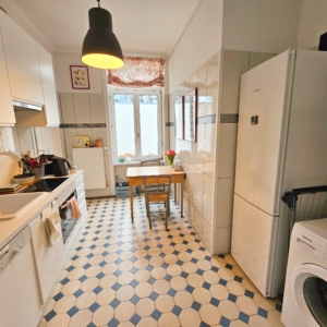 VERMIETET! WOW! Altbaucharme in Top Lage! Große 3 Zimmerwohnung mit Parkett, Kamin und Balkon in Sachsenhausen