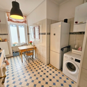 VERMIETET! WOW! Altbaucharme in Top Lage! Große 3 Zimmerwohnung mit Parkett, Kamin und Balkon in Sachsenhausen