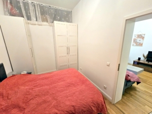 VERMIETET! Möbliertes Wohnen auf Zeit: Schick möbliertes 2-Zimmer Apt mit Franz. Balkon & Parkettboden- zentr. Ostend Lage