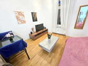 VERMIETET! Möbliertes Wohnen auf Zeit: Schick möbliertes 2-Zimmer Apt mit Franz. Balkon & Parkettboden- zentr. Ostend Lage