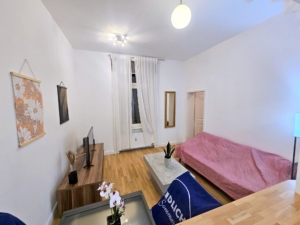 VERMIETET! Möbliertes Wohnen auf Zeit: Schick möbliertes 2-Zimmer Apt mit Franz. Balkon & Parkettboden- zentr. Ostend Lage