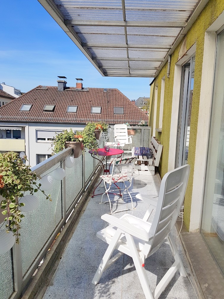 VERMIETET! Schicke + großzügige 2 Zimmerwohnung + großer Südbalkon + Klimaanlage – Ostend Grenze Bornheim