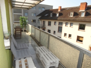 VERMIETET! Schicke + großzügige 2 Zimmerwohnung + großer Südbalkon + Klimaanlage – Ostend Grenze Bornheim
