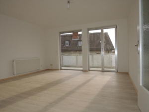 VERMIETET! Schicke + großzügige 2 Zimmerwohnung + großer Südbalkon + Klimaanlage – Ostend Grenze Bornheim