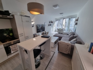 VERMIETET! Tolle 2 Zimmer Wohnung mit offener Küche inkl. Einbauküche und bodentiefen Fenstern – zentral in Langen