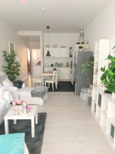 VERMIETET! Tolle 2 Zimmer Wohnung mit offener Küche inkl. Einbauküche und bodentiefen Fenstern – zentral in Langen