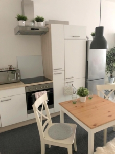 VERMIETET! Tolle 2 Zimmer Wohnung mit offener Küche inkl. Einbauküche und bodentiefen Fenstern – zentral in Langen